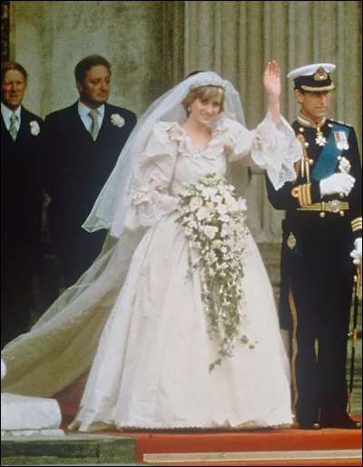 Qui a créé la robe de mariée de Diana ?
