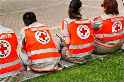 En janvier 2023, dans combien de pays la Croix-Rouge française est-elle active ?