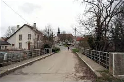 Village de l'arrondissement de Mantes-la-Jolie, dans le parc naturel régional du Vexin français, Guernes se situe dans le département ...