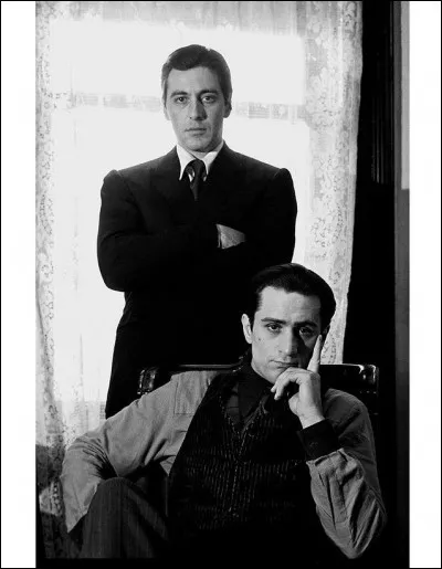 A eu des parents artistes peintres :