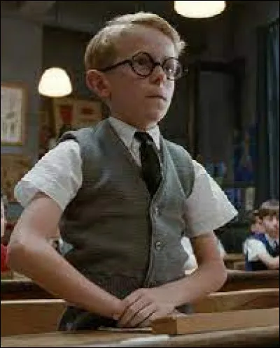 Dans le film "Le Petit Nicolas", comment se prénomme le premier de la classe également chouchou de la maîtresse ?