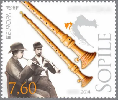 Et pour les ceusses qui - peut-être - pensaient que la bombarde était spécifiquement breton, voici le "sopile" une version qui nous vient de ... (Complétez !)