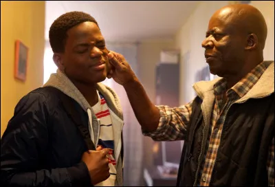 Comment est le père d'Abou au niveau de la personnalité ?