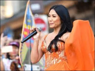 Complétez le titre de cette chanson : "Face au...