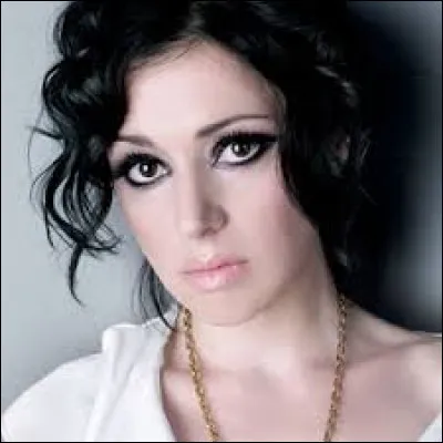 Complétez le titre de cette chanson : "Aimer jusqu'à...