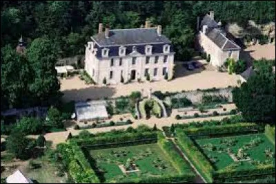 Possède un château en Touraine :