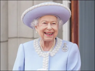 A été anobli par la famille royale britannique :