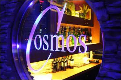 Dans quelle ville du Canada se trouve une chaîne de restaurants appelée "Cosmos" ?