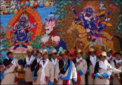 A quelle religion est associée cette fête au Tibet ?