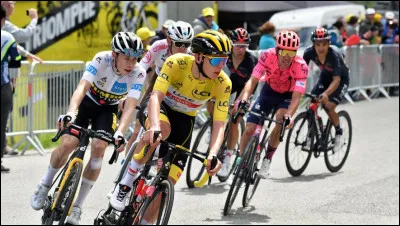 Est un féru de cyclisme :