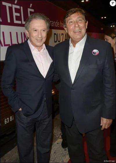 Est investi en tant que membre au sein d'un club de football :