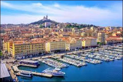 Est né à Marseille :