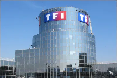 A été le premier animateur à signer un CDI sur une chaîne privée :