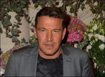 A fait débuter l'animateur Benjamin Castaldi :