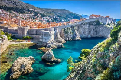 Quelle est cette ville de Croatie, sur la côte dalmate, qui s'appelait autrefois Raguse ?