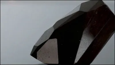 Ce diamant, plus gros diamant noir du monde, se serait formé :