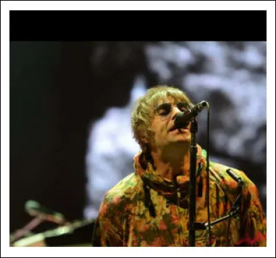 Liam Gallagher > L'ex-chanteur d"Oasis" se rend justement dans un oasis...