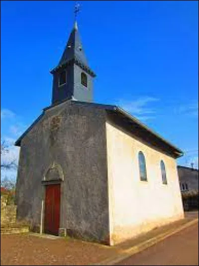 Nous sommes dans le Grand-Est, au pied de la chapelle Notre-Dame, à Vaudoncourt. Village traversé par la Nied allemande, il se situe dans le département ...