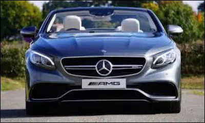 Mickael achète une voiture qui coûte 16 500 euros. Il payera une mensualité de 500 euros par mois. Durant combien de mois devra-t-il payer ?