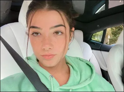 Quand Charli est-elle née ?