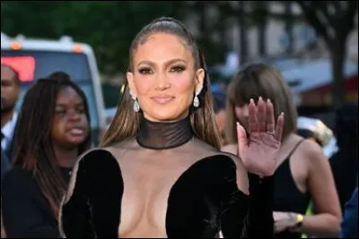 En 2022, il est en couple avec Jennifer Lopez :