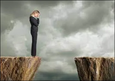 Quelqu'un qui a la phobie de se tenir debout souvent suite à un traumatisme d'enfance est...