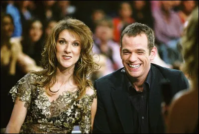Sous quoi étaient Garou et Céline Dion dans une de leurs chansons ?