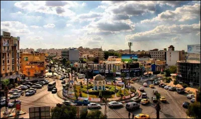 Dans quel pays la ville d'Irbid se trouve-t-elle ?