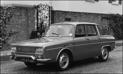 Avec ce look de boîte à savon, on pourrait croire à une auto balkanique des années 60. Quel est ce modèle tricolore de fin de série ?