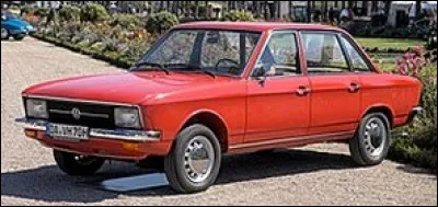 Quel est ce modèle sorti en urgence en Allemagne dans les années 70 après la Coccinelle vieillissante ?