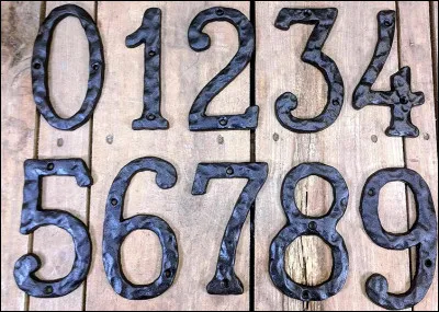 Quel nombre convient pour compléter la série 2, 5, 8, 11, 14,... ?