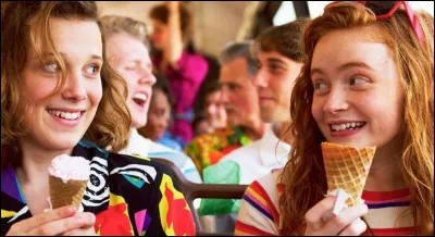 Que fait Onze dans lépisode 2 de la saison 3 quand elle va au centre commercial Starcourt avec Max ?