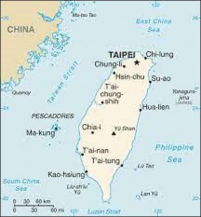 2 août : 
Nancy Pelosi, présidente de la Chambre des États-Unis, visite Taïwan. Cela met en colère la Chine qui revendique ce territoire. République unitaire à régime semi-présidentielle gouvernée par la présidente Tsai Ing-Wen, quel emblème trouve-t-on sur son drapeau ?