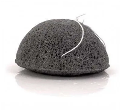 De quel pays de l'Asie de l'Est, l'éponge de konjac est-elle originaire ?