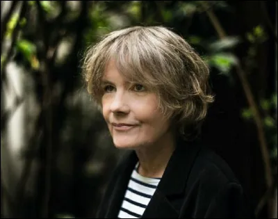 Qui est cette écrivaine, auteure de la nouvelle ''Le marchand d'éponges'' ?