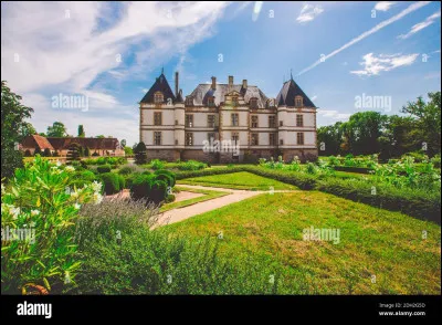 Comment s'appelle le château de Tête de Vipère ?