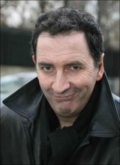 Menbre des 'deschiens', il est comptable dans 'le bonheur est dans le pr', c'est Franois ...