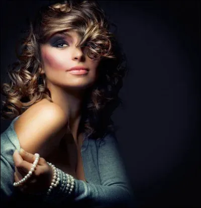 Laquelle de ces zones du corps humain féminin se situe à l'arrière du vagin ?