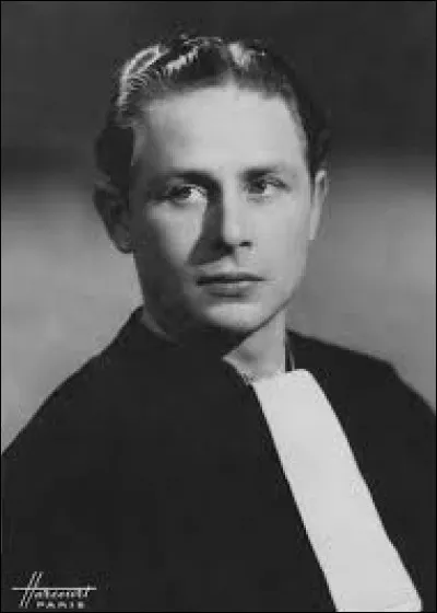 Est la fille d'un homme politique :