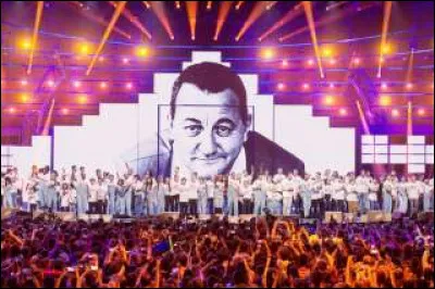 A fait partie de la troupe "Les Enfoirés" :