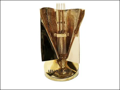 A été récompensée par les Victoires de la musique :