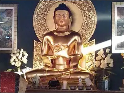 Combien de moines, surnommés "rengyōshū" ;, sont chargés de la bonne tenue des offices chaque année ?