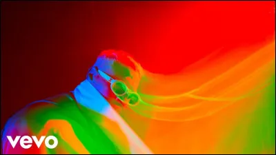 Bon ! Passons aux choses sérieuses... Il me semble qu'on a repris les cours, non ?
Et si on faisait de l'anglais (américain, mais ce n'est pas grave) ? 
Beyoncé, « Break my Soul » 

« Now, I just fell in love
And I just quit my job
I'm gonna find new drive
Damn, they work me so damn hard
Work by nine, then off past five
And they work my nerves
... »