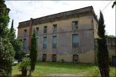 Vous avez sur cette image le château de Cahuzac. Petit village Audois de 29 habitants, il se situe en région ...
