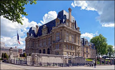 Quelle ville a été rebaptisée Bordchamp ?