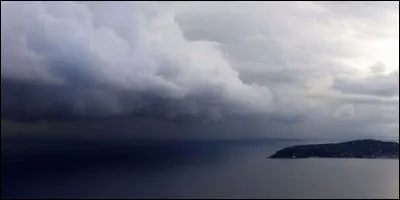 Dans le Pacifique Sud, quelle est la plus petite des collectivités d'outre-mer ?