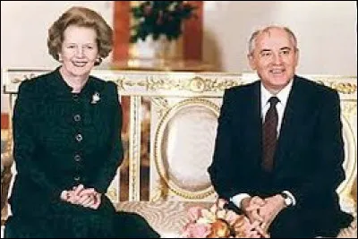 Alors n°2 de l'Union soviétique, en quelle année rencontre-t-il Margaret Thatcher à Londres démarrant ainsi sa carrière internationale ?