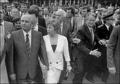 En 1989, le couple Gorbatchev se rend à Paris. Quel était le prénom de son épouse ?
