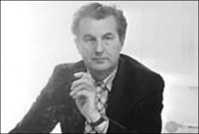 Mikhaïl, après son lycée, travaille aux côtés de son père comme...