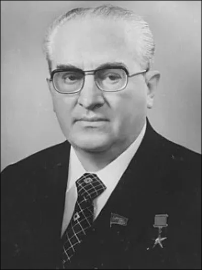 En 1967, il étudie à lInstitut d'agronomie de Stavropol. Il est remarqué par un dirigeant du KGB qui passe ses vacances dans le secteur. Qui est ce dirigeant ?